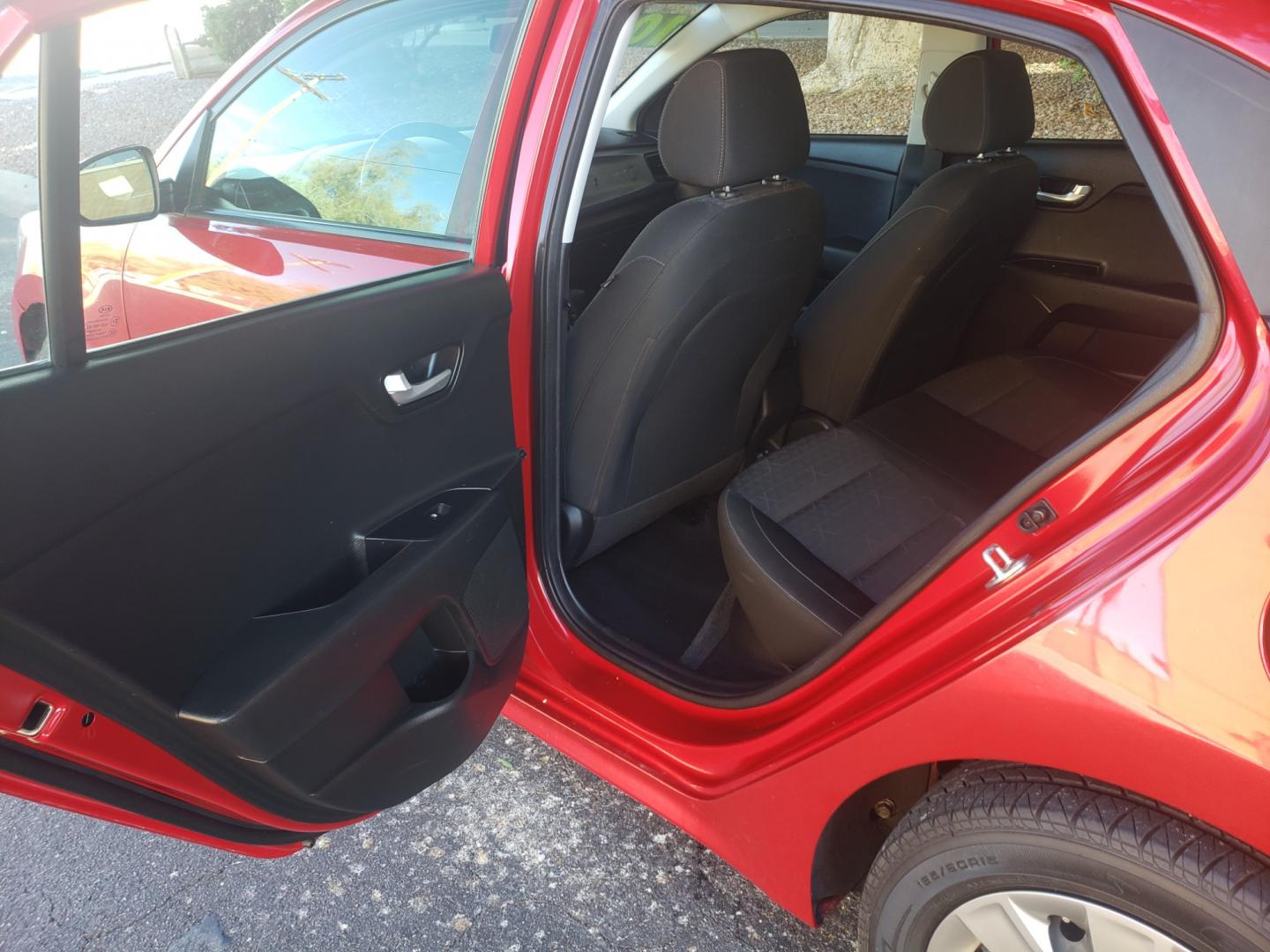 2018 /gray and black Kia Rio S (3KPA24AB4JE) with an 1.6L L4 DOHC 16V engine, 4-Speed Automatic transmission, located at 323 E Dunlap Ave., Phoenix, AZ, 85020, (602) 331-9000, 33.567677, -112.069000 - Photo#10